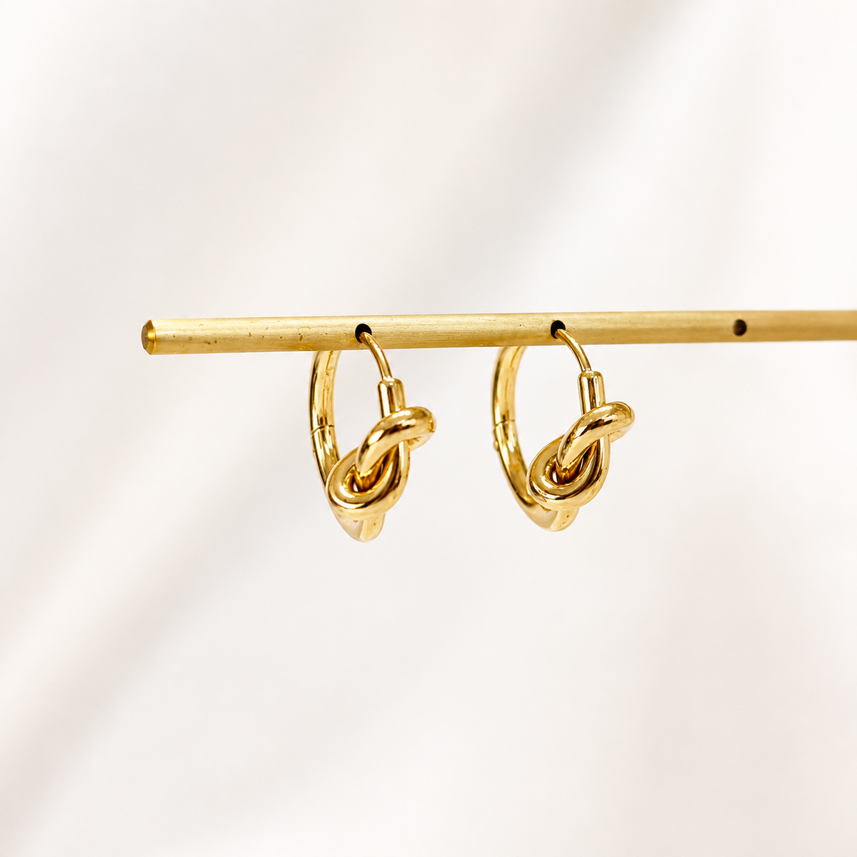 Minimalist gold love knot hoop earrings E300