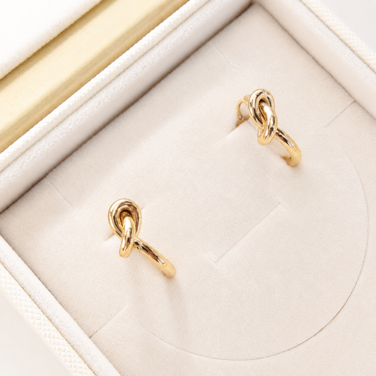 Minimalist gold love knot hoop earrings E300