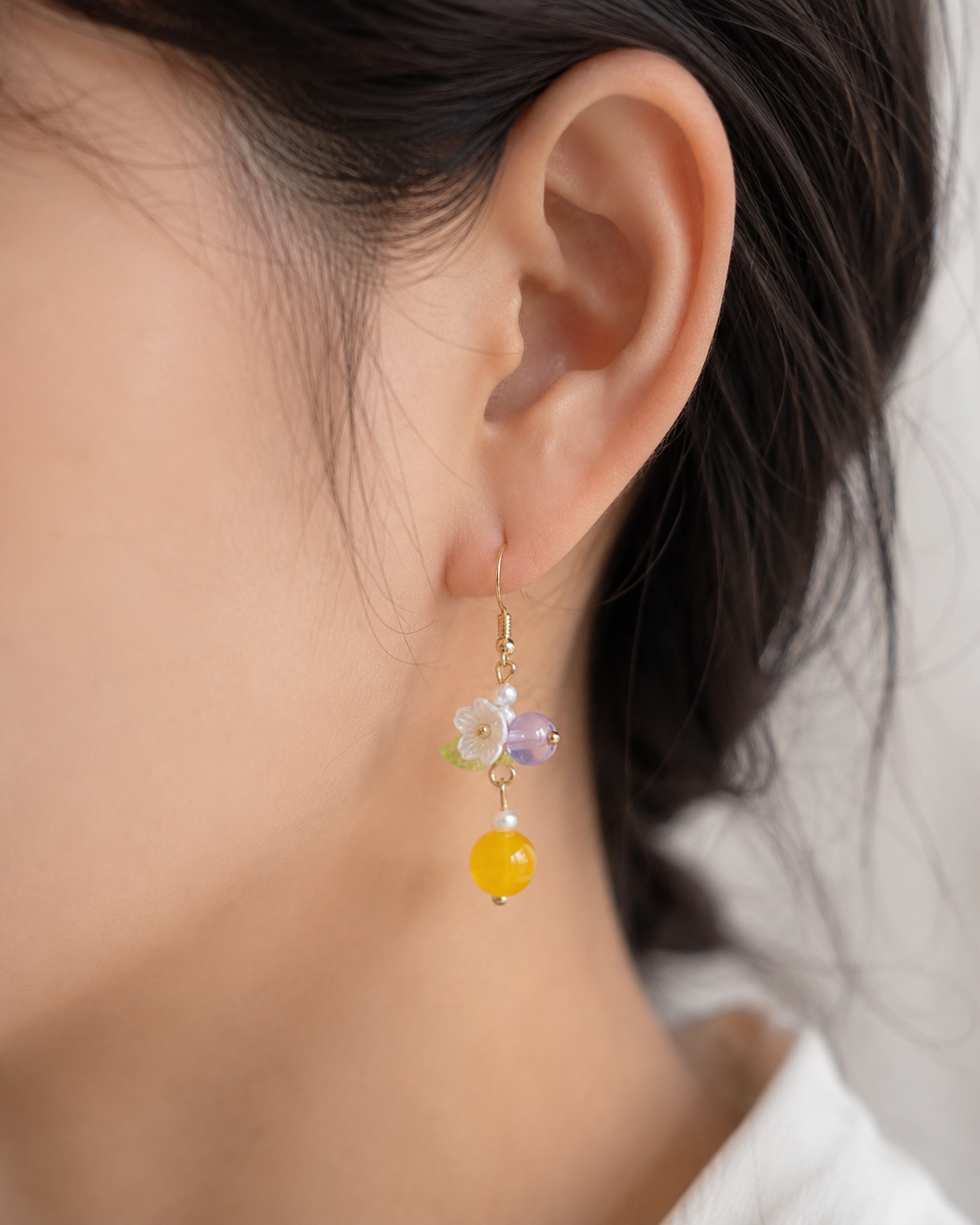 Cottage core yellow bead flower dangle earrings E293