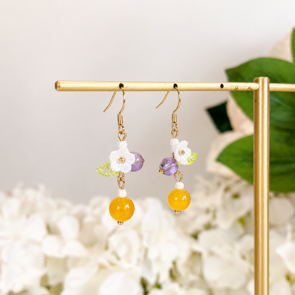 Cottage core yellow bead flower dangle earrings E293