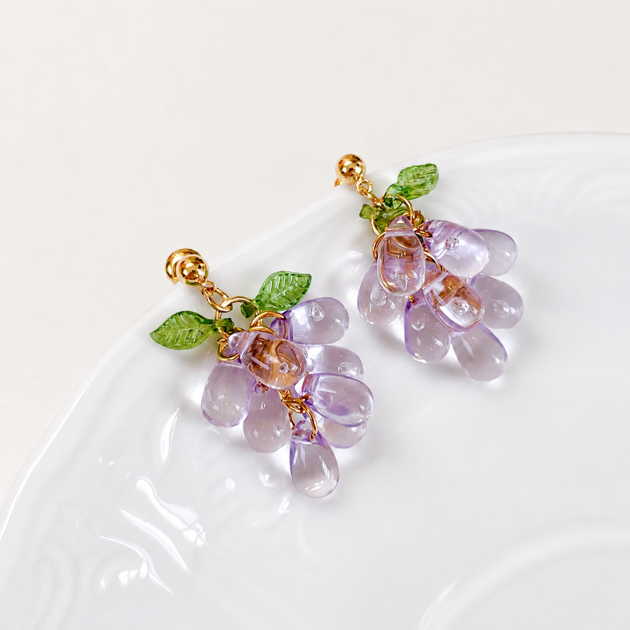 Purple glazed resin grape cluster dangle earrings E294