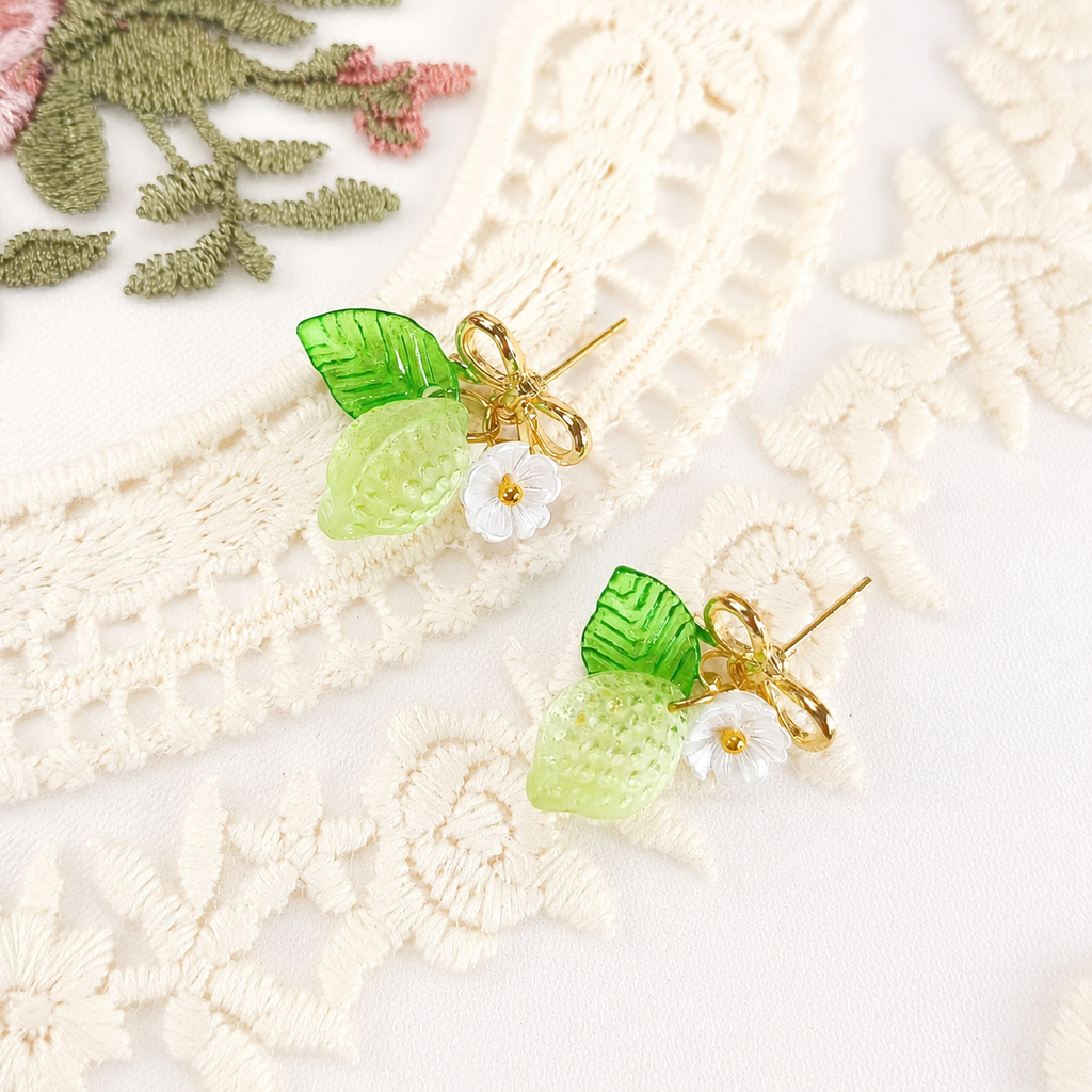 Resin clear green lime & flower dangle earrings E245