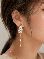 White cluster pearl & flower dangle earrings E262