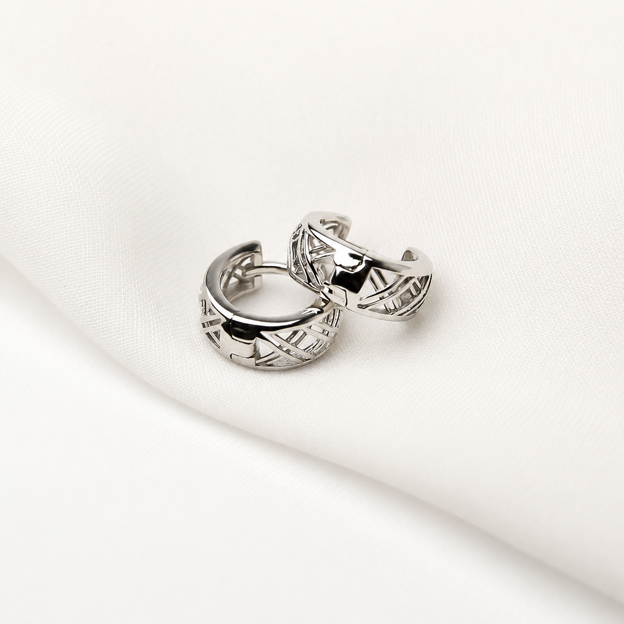Dainty Gold Filigree Cutout Huggie Hoop Earrings E278