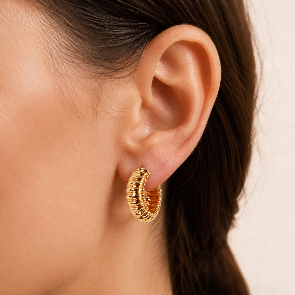 Gold Ribbed Chunky Huggie Hoop Earrings E281