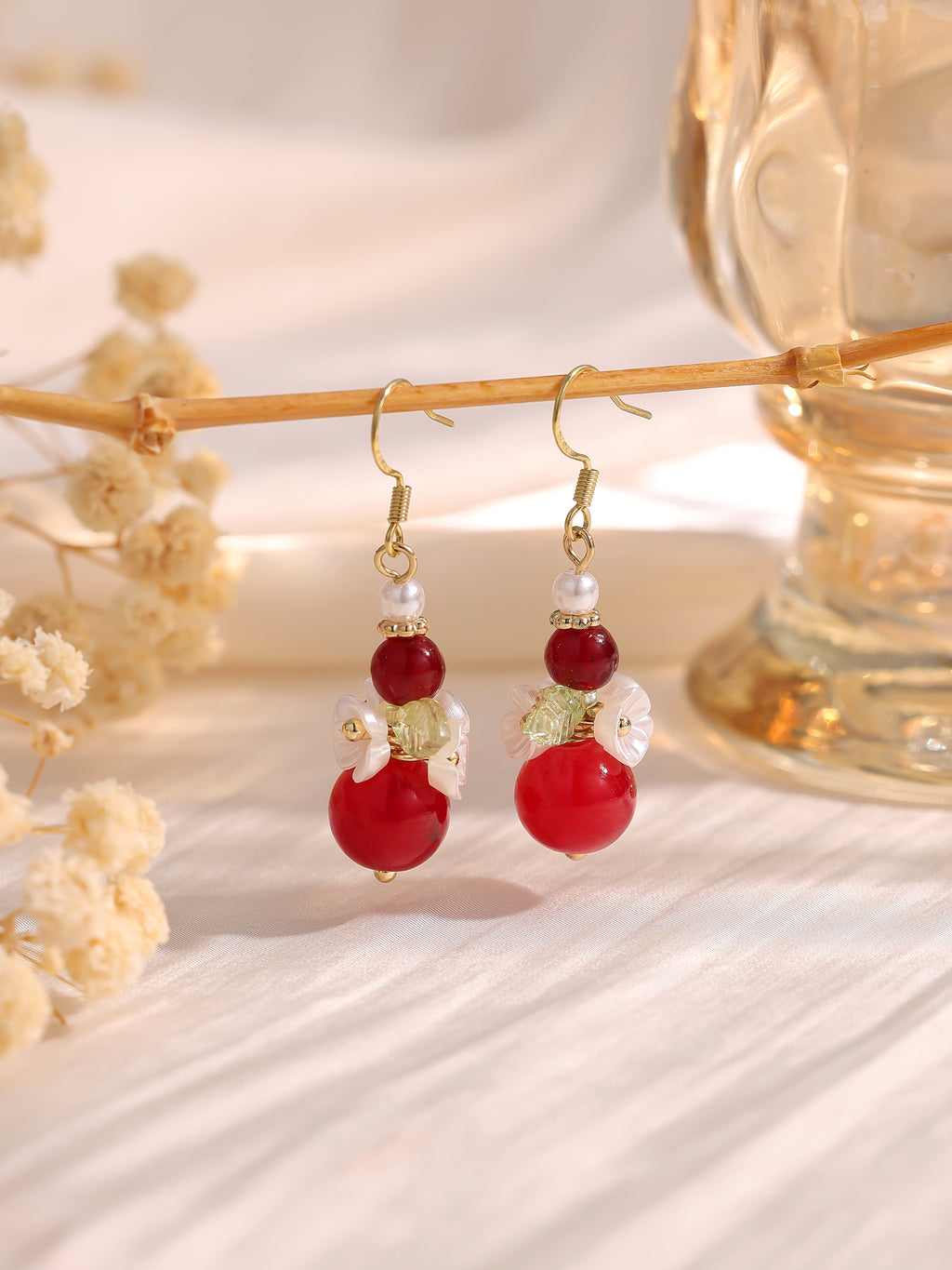 Red glass beads & flower dangle earrings E267