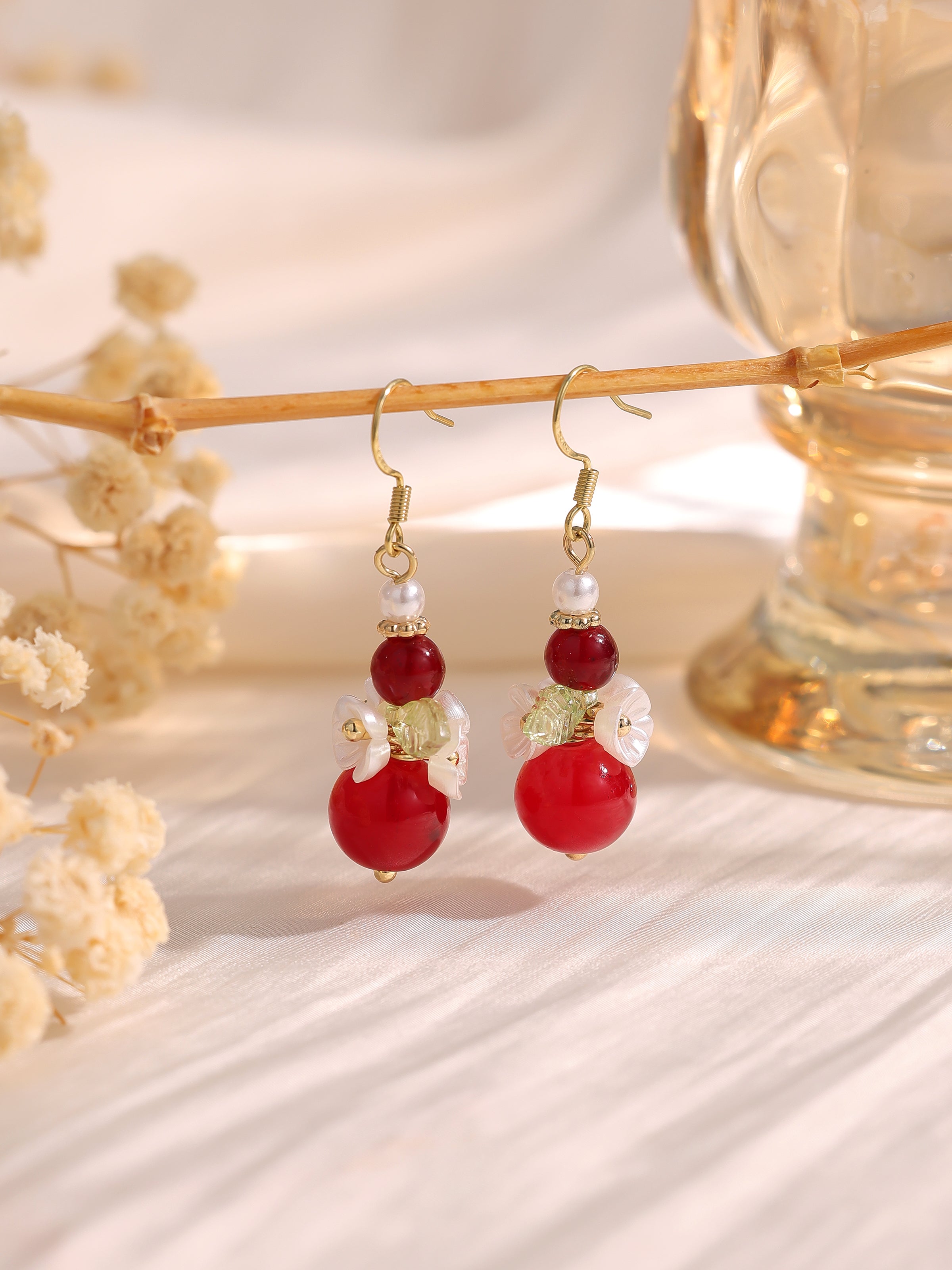 Red glass beads & flower dangle earrings E267