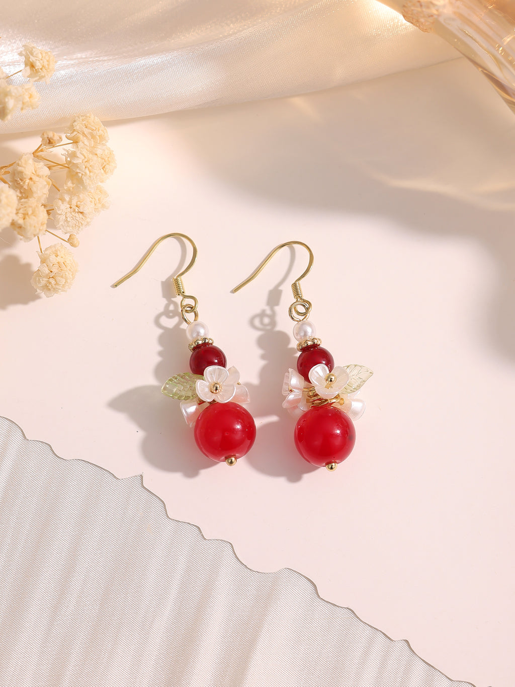 Red glass beads & flower dangle earrings E267