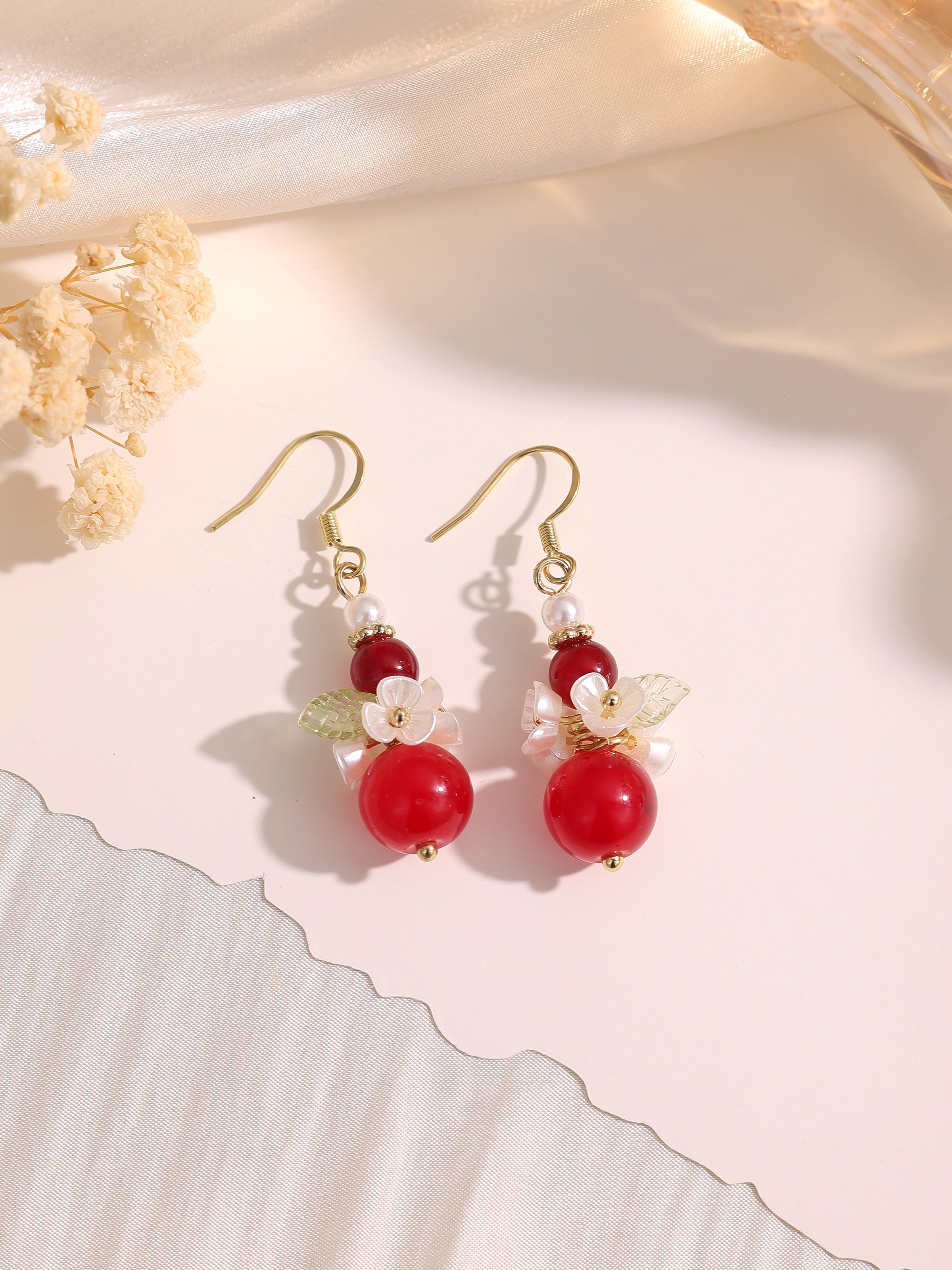 Red glass beads & flower dangle earrings E267