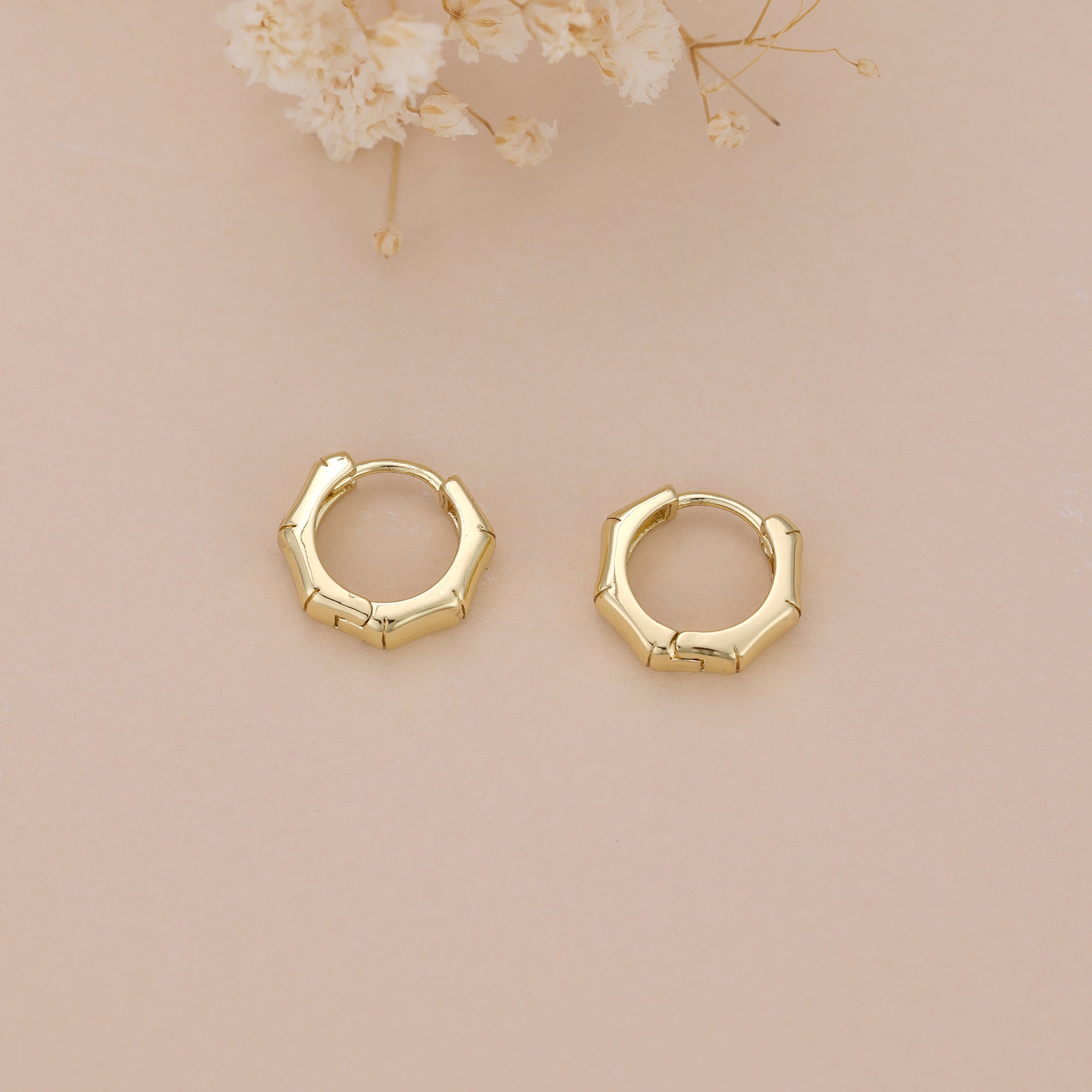 Hexagon huggie hoop earrings, gold hoop earrings E119