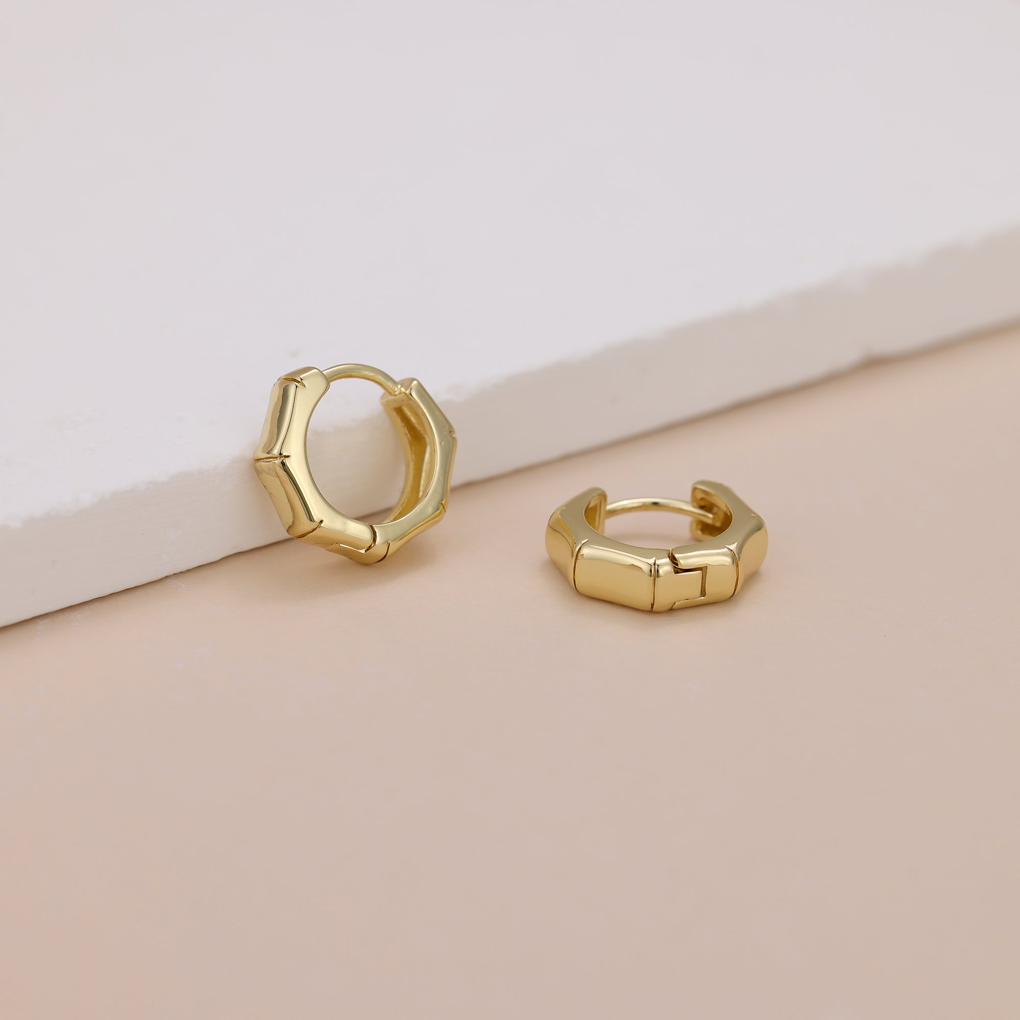 Hexagon huggie hoop earrings, gold hoop earrings E119