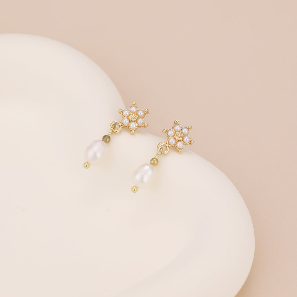 Gold Plated Pearl Flower Pearl Drop Stud Earrings For Women E159