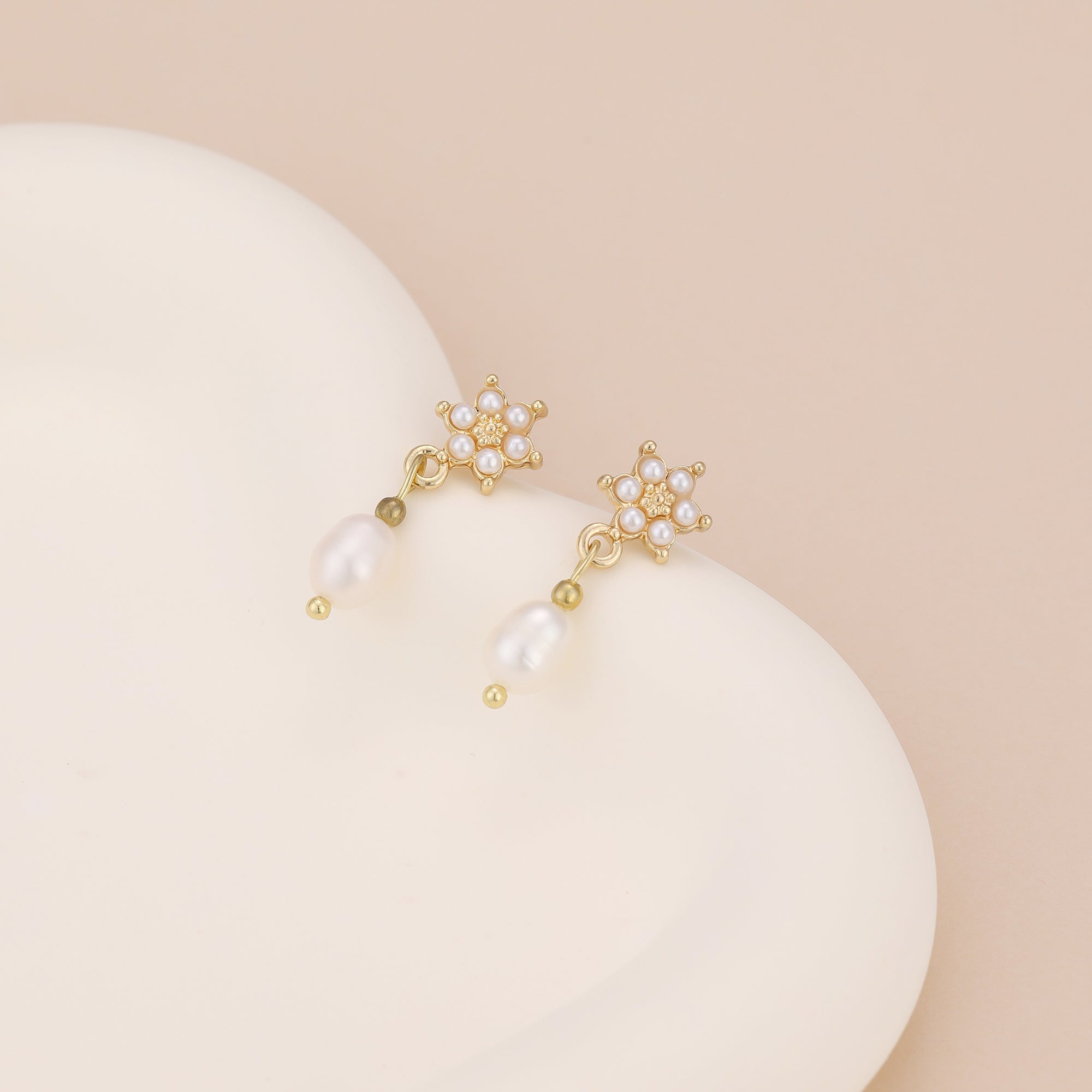 Gold Plated Pearl Flower Pearl Drop Stud Earrings For Women E159