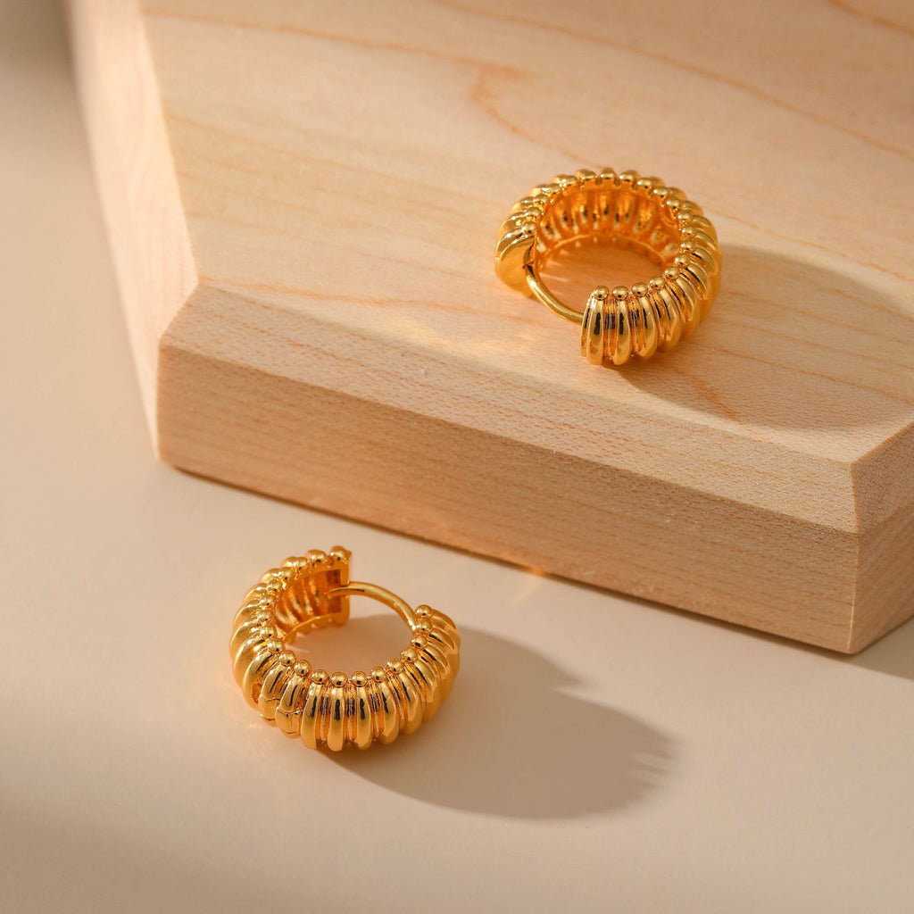 Gold Ribbed Chunky Huggie Hoop Earrings E281