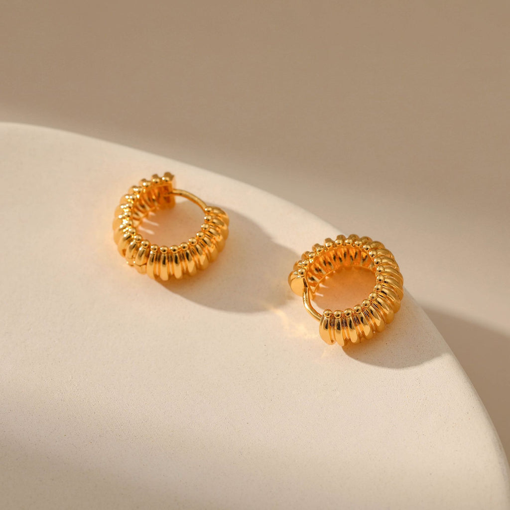 Gold Ribbed Chunky Huggie Hoop Earrings E281