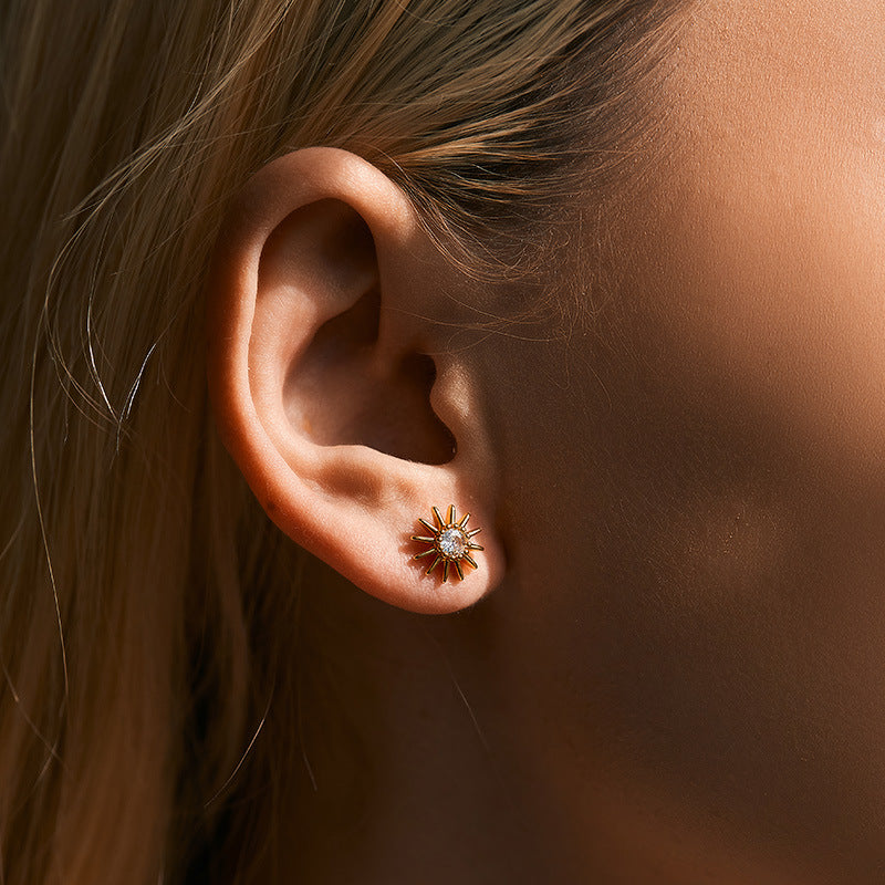 Gold Crystal Sunburst Stud Earrings E288