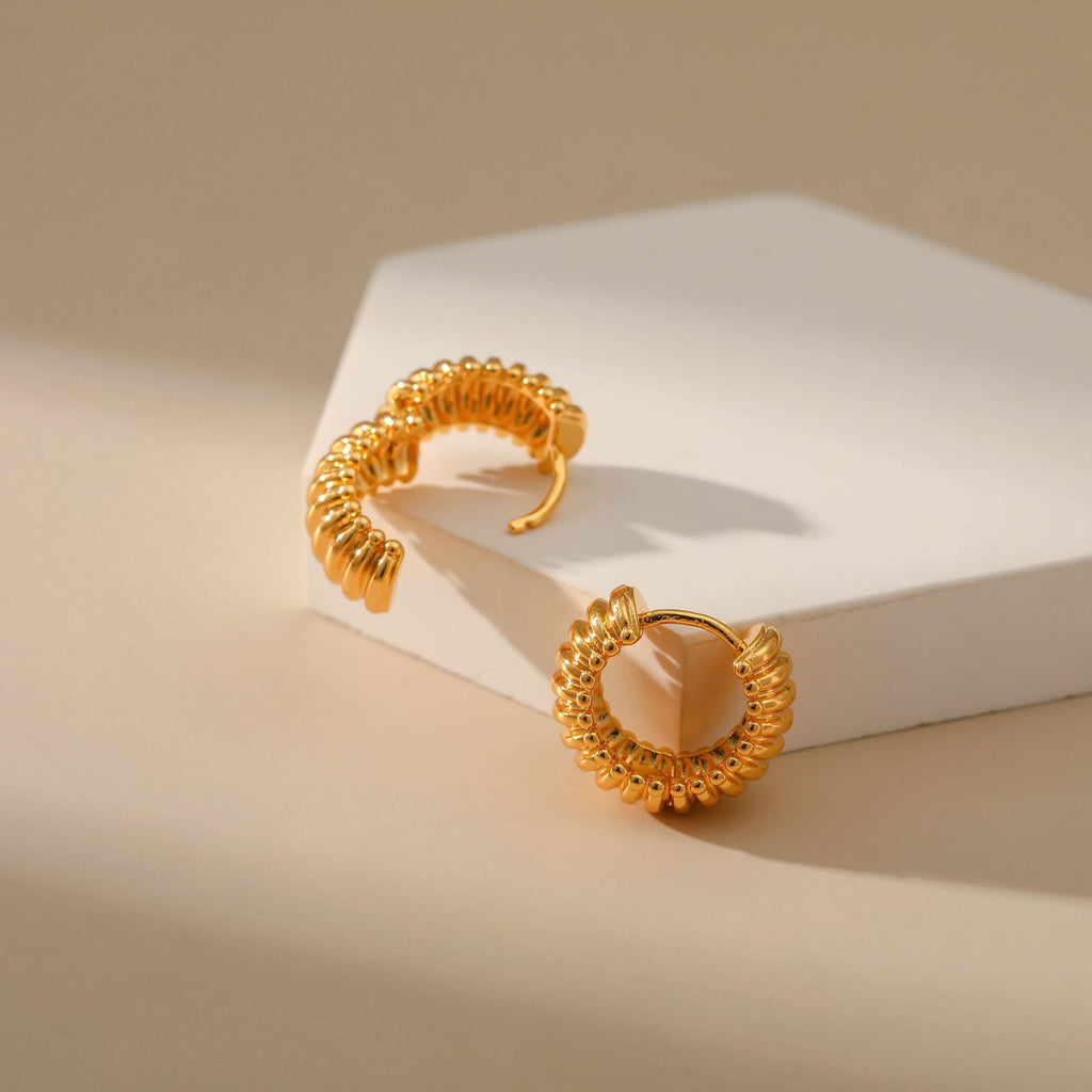 Gold Ribbed Chunky Huggie Hoop Earrings E281