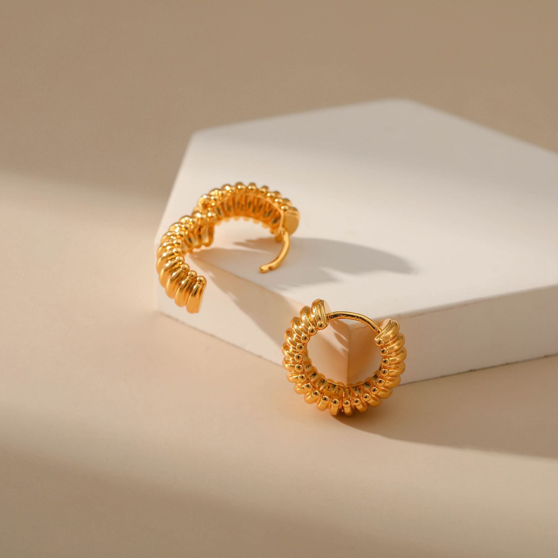 Gold Ribbed Chunky Huggie Hoop Earrings E281