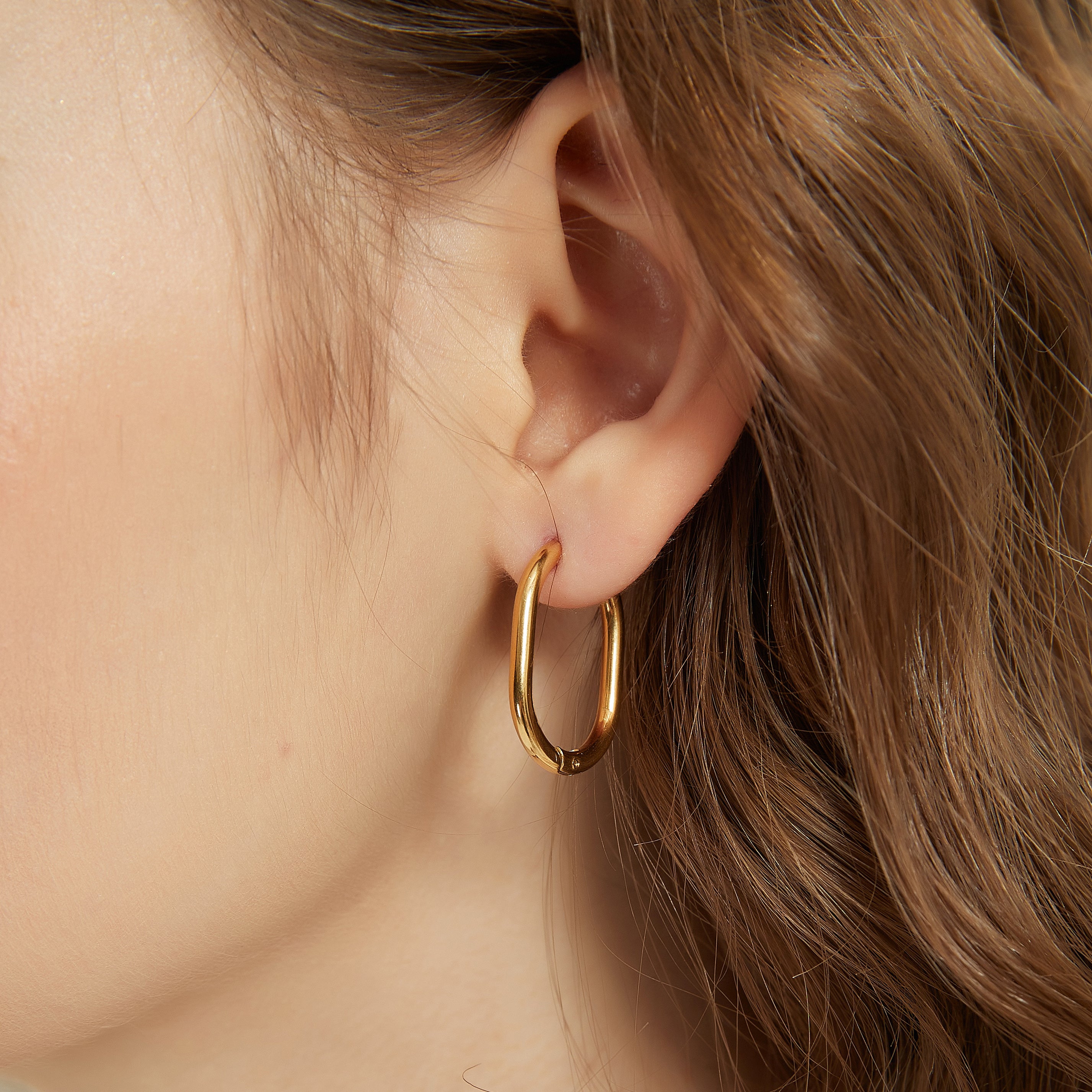 Oval Geometric Hoop Earrings E080