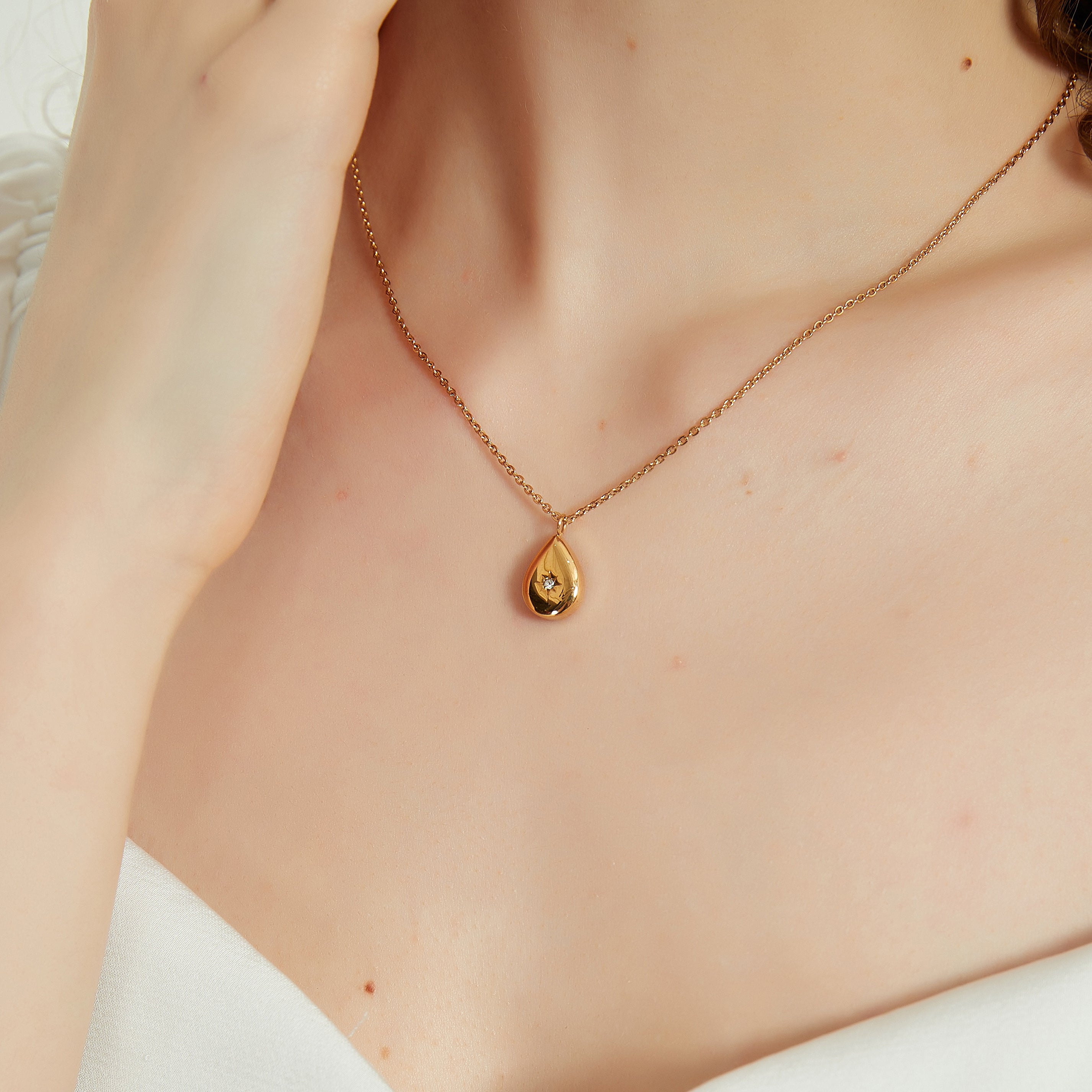 Ceilia Gold Tear Drop Cubic Zirconia Star Necklace