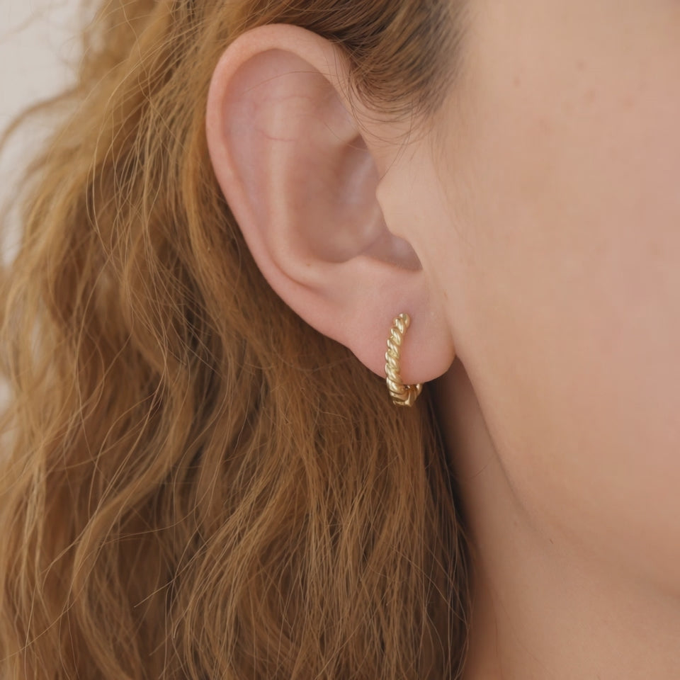 Dainty Gold Twisted Huggie Hoop Earrings E118